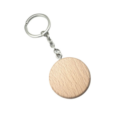 Drevená kľúčenka v darčekovej krabičke